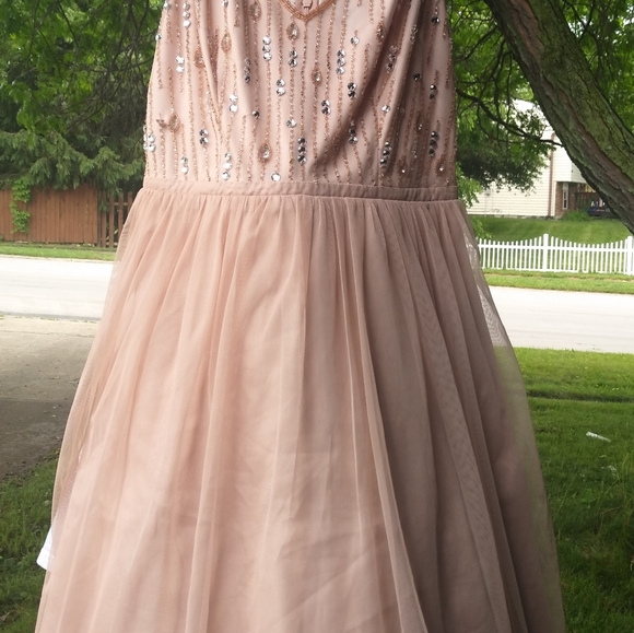 Adrianna Papell   Size 4.  Color Peach - Picture 7 of 8